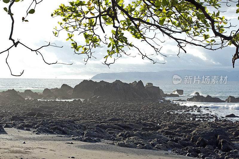 从哥斯达黎加蓬塔班科(Punta Banco)向科尔科瓦多(Corcovado)方向的戏剧性景观